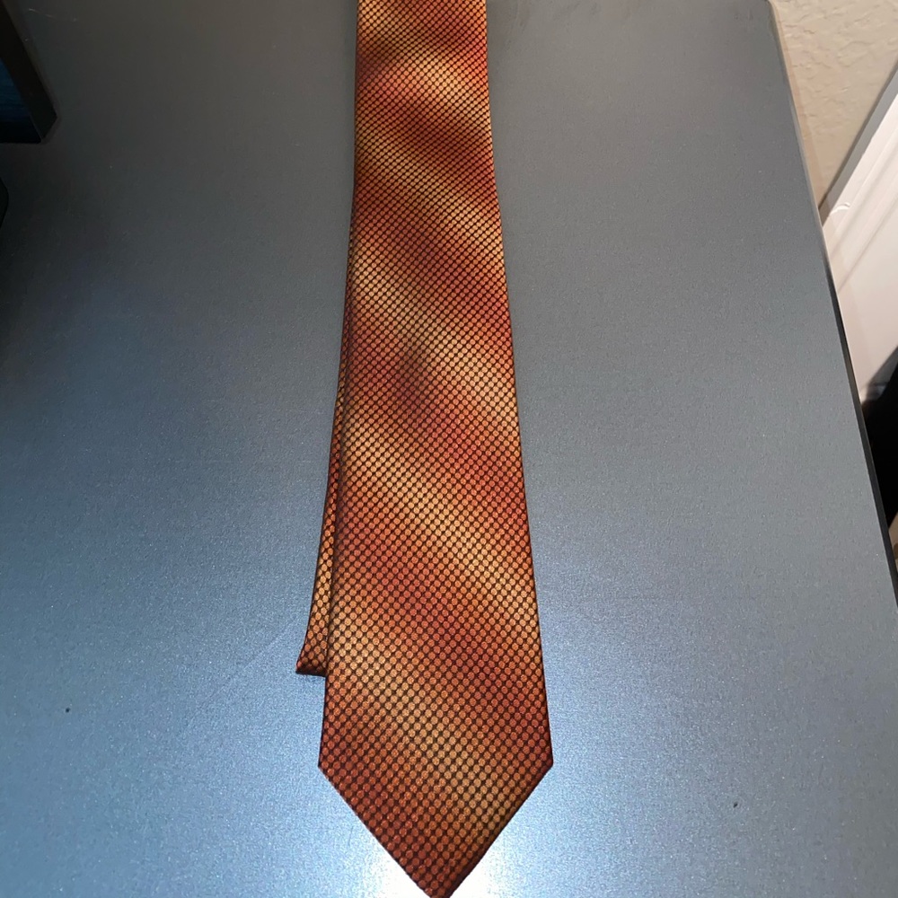 Tie.